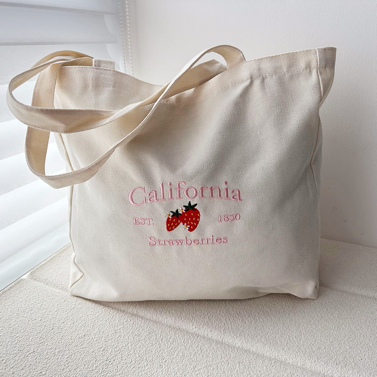 California EST.1850 Strawberri - đánh giá và giá Women Bags Ck