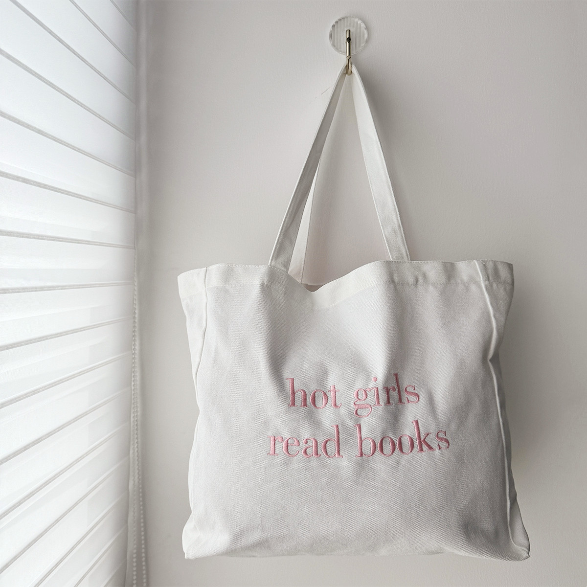 Hot Girls Read Books Letters E - đánh giá và giá Women Bags Ck